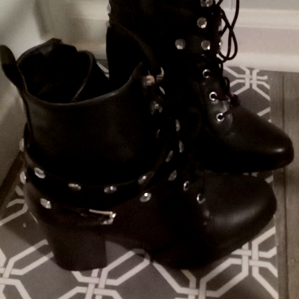 Sexy pair of ankle booties